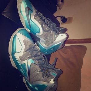 LEBRONS BRAND NEW SIZE 9.5